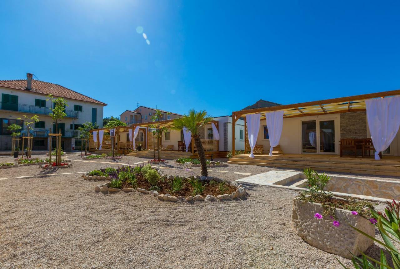 Mobile Homes Pine Tree Dobropoljana Ngoại thất bức ảnh