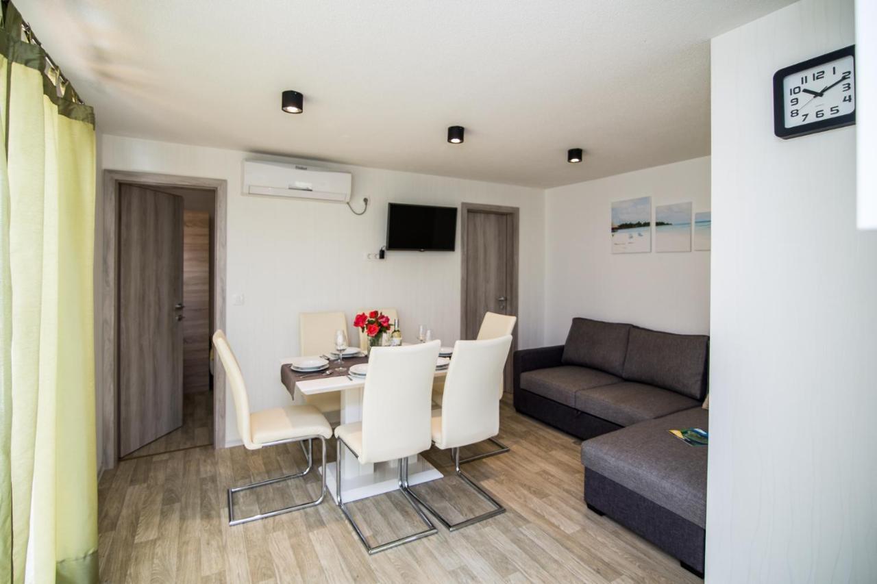 Mobile Homes Pine Tree Dobropoljana Ngoại thất bức ảnh